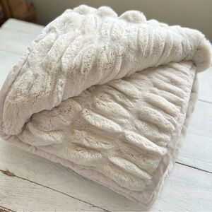 Pottery Barn Faux Fur Ruched Throw Blanket IVORY 50x60 Gathered PB (Retail $255)